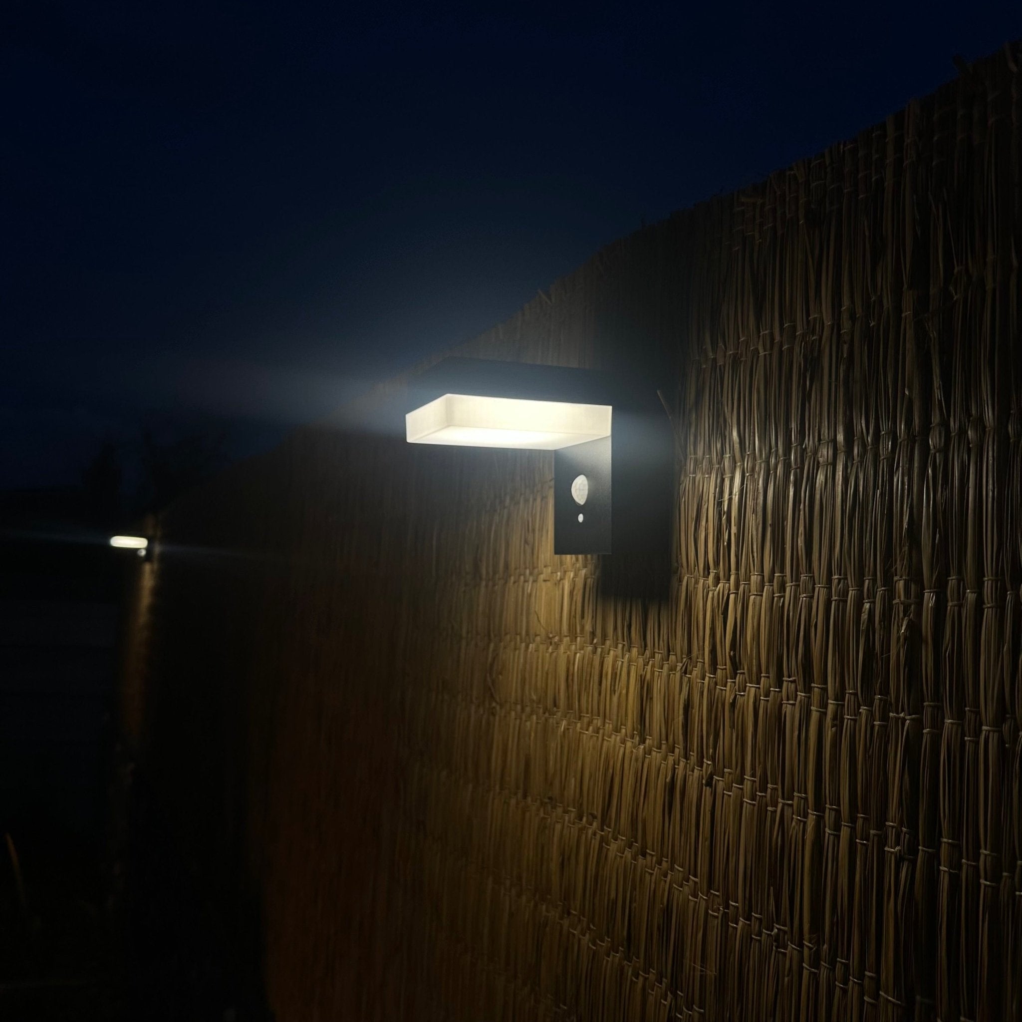 Applique Led extérieur Solaire VENUS - Détecteur de mouvements - 3 modes d'éclairage 75 à 600 lumens - Lumihome-France.com