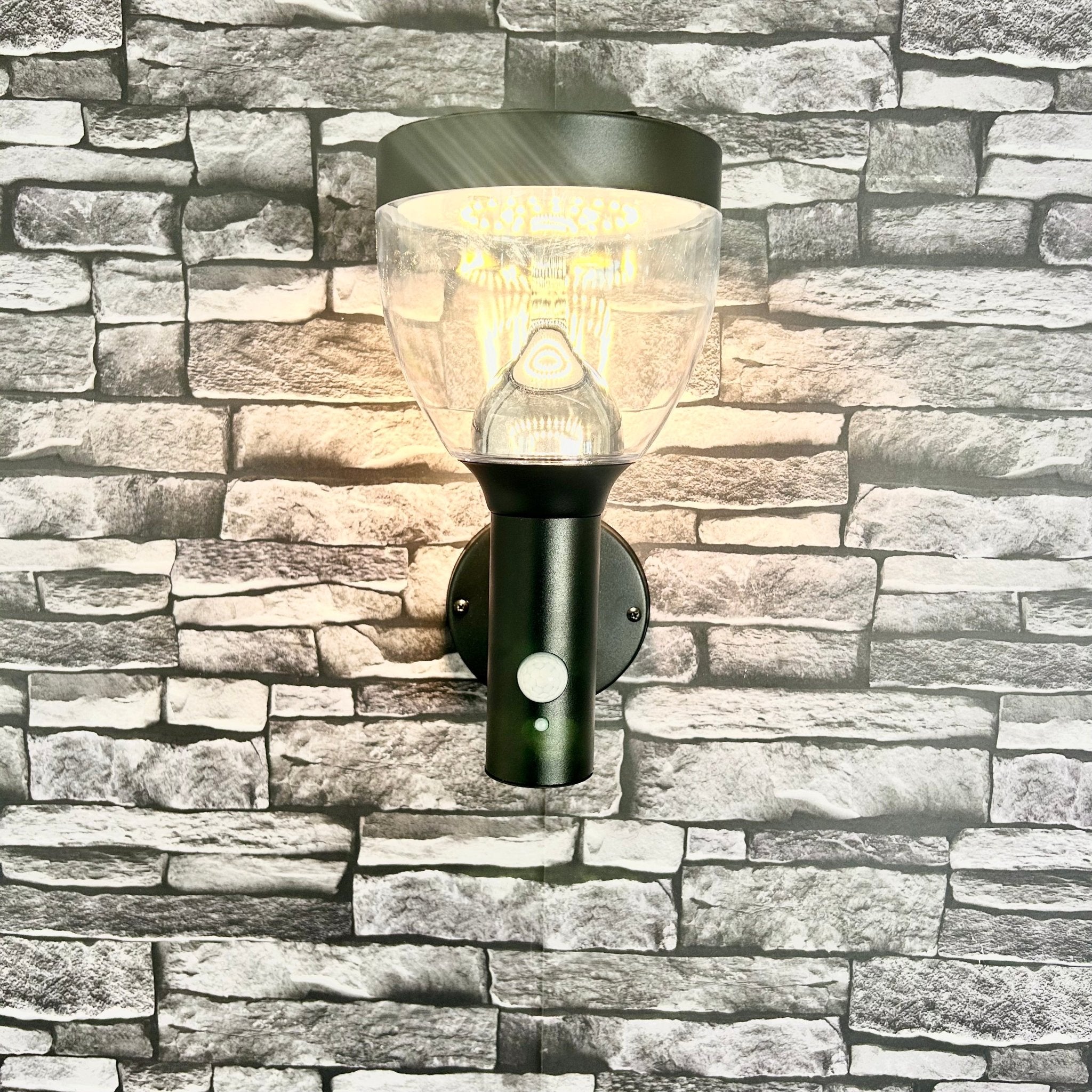 Solar-Wandleuchte LED LUNA - Bewegungssensor - 3 Beleuchtungsmodi von 75 bis 600 Lumen - Lumihome