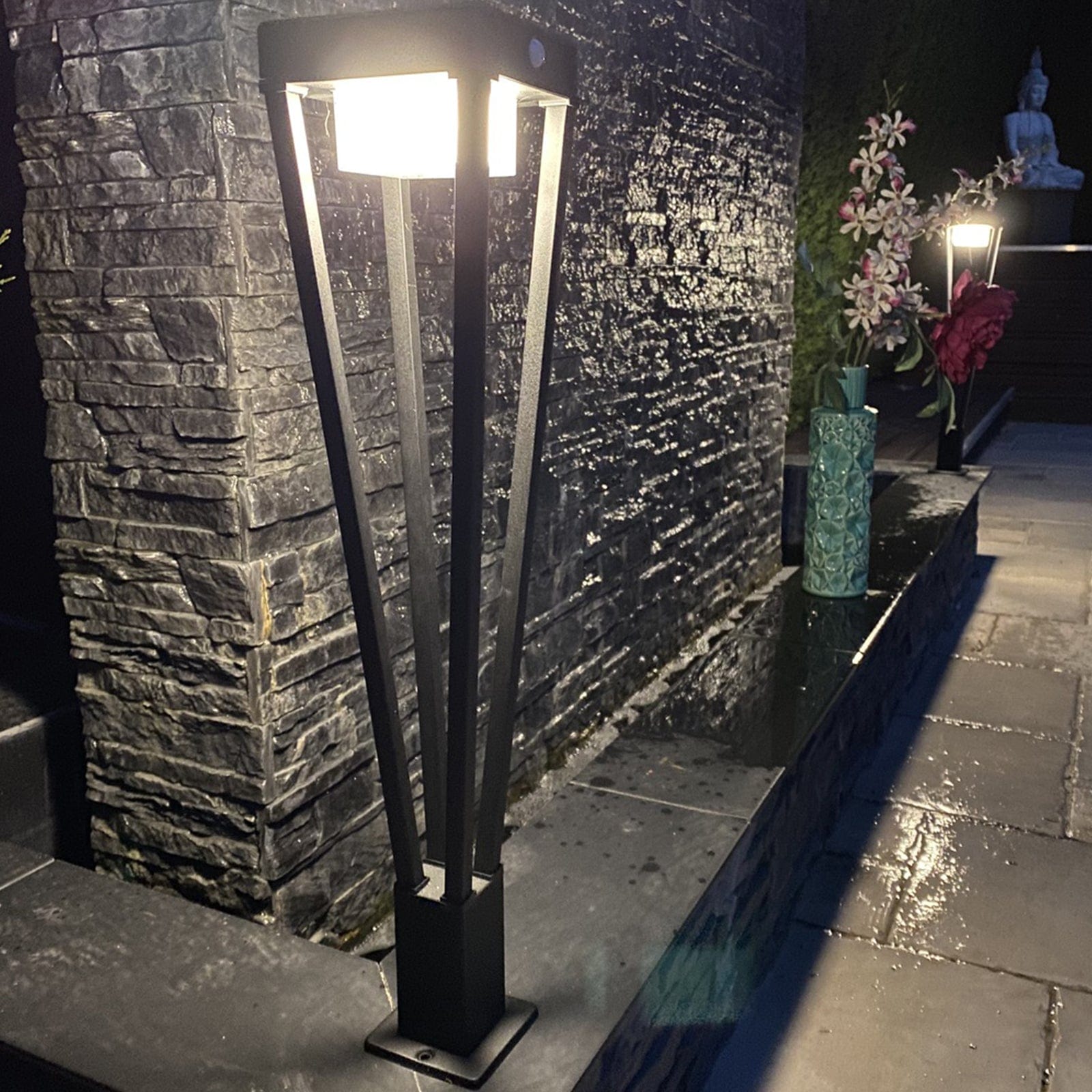 Borne Led solaire LUXOR - Détecteur de mouvements - 3 modes d'éclairages - 75 à 600 lumens - Lumihome-France.com