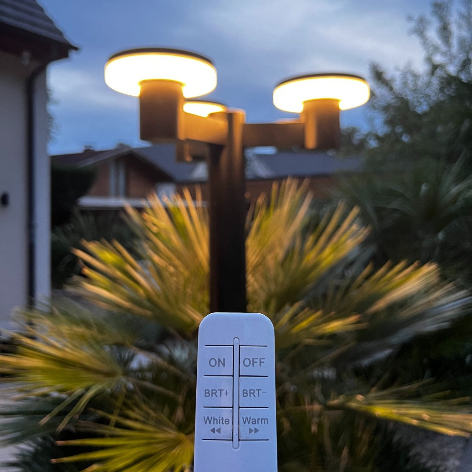 Solarer Led Stehlampe ALTO 3000 - Höhe 2m - Fernbedienbar - 300 bis 3000 Lumen - Lumihome